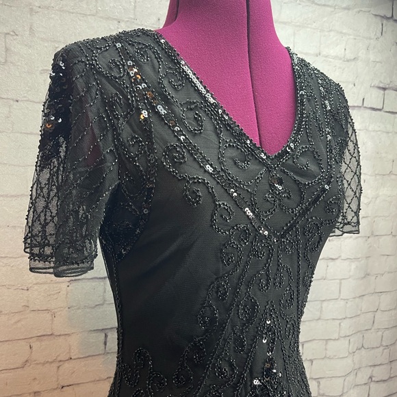 Pretty Guide size small black beaded flapper style dress - Picture 2 of 8